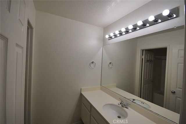 25725 Wagner Way C, Stevenson Ranch, CA 91381