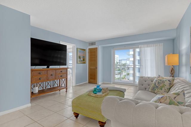 3221 S OCEAN Boulevard 302, Highland Beach, FL 33487
