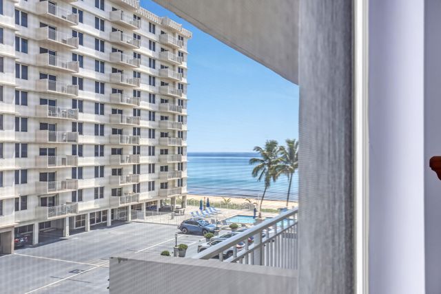 3221 S OCEAN Boulevard 302, Highland Beach, FL 33487