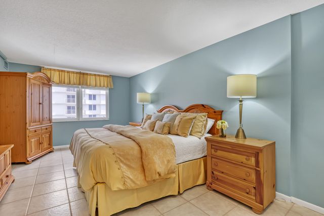 3221 S OCEAN Boulevard 302, Highland Beach, FL 33487