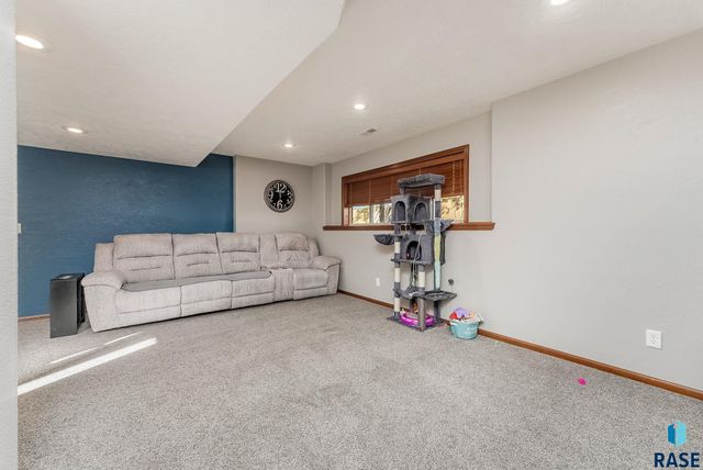 612 Coyote St Street, Harrisburg, SD 57032