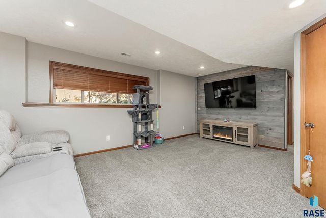 612 Coyote St Street, Harrisburg, SD 57032