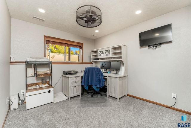 612 Coyote St Street, Harrisburg, SD 57032