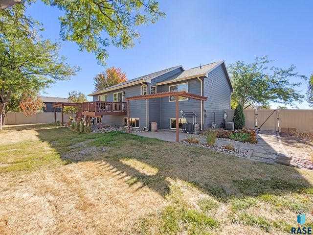 612 Coyote St Street, Harrisburg, SD 57032