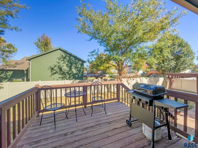 612 Coyote St Street, Harrisburg, SD 57032