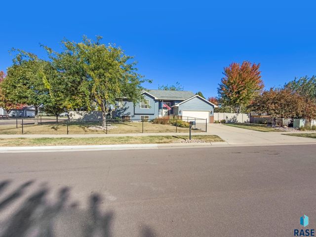 612 Coyote St Street, Harrisburg, SD 57032