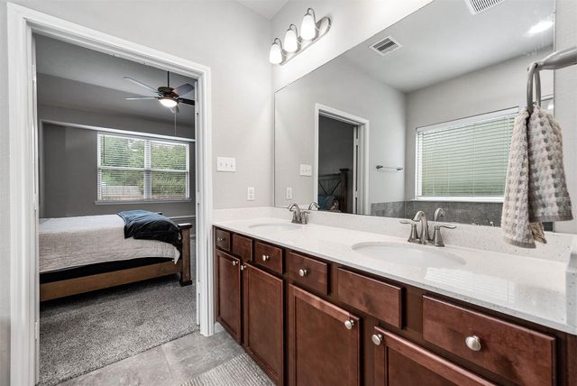 565 Winburn Tide Lane, La Porte, TX 77571