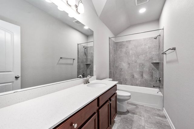565 Winburn Tide Lane, La Porte, TX 77571