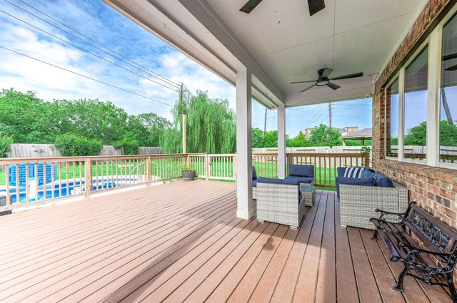 565 Winburn Tide Lane, La Porte, TX 77571