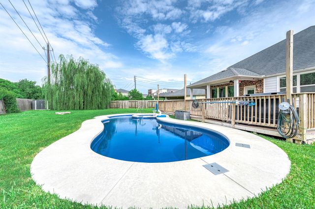 565 Winburn Tide Lane, La Porte, TX 77571