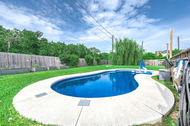 565 Winburn Tide Lane, La Porte, TX 77571
