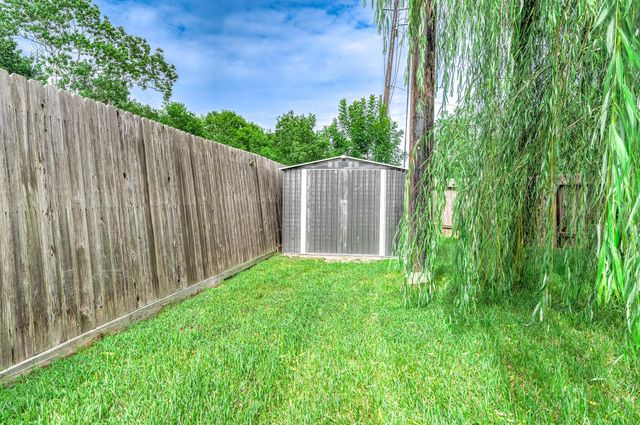 565 Winburn Tide Lane, La Porte, TX 77571