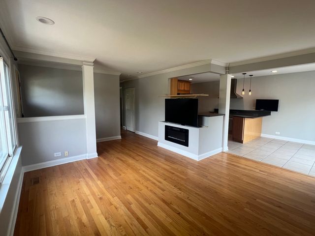 7830 Westview Lane, Woodridge, IL 60517