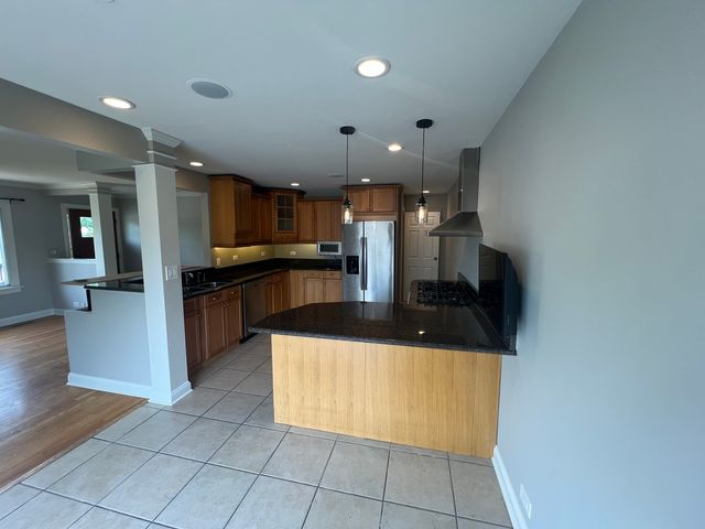 7830 Westview Lane, Woodridge, IL 60517