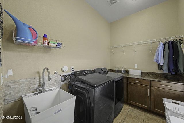 11725 Paradise View Drive, Sparks, NV 89441