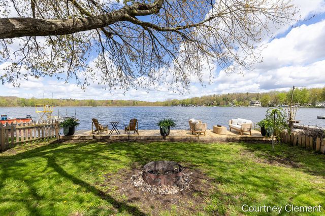 747 Kornoelje Drive, Comstock Park, MI 49321