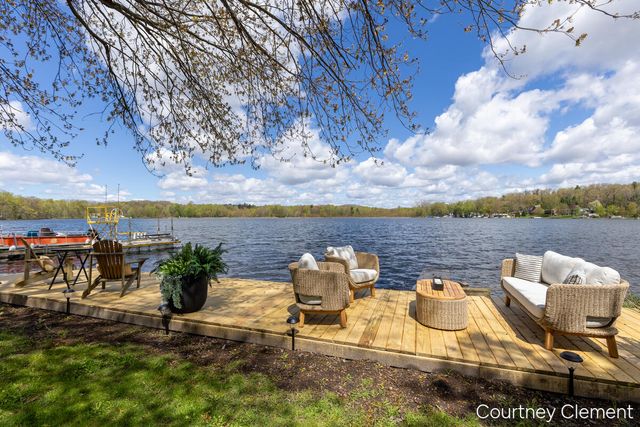 747 Kornoelje Drive, Comstock Park, MI 49321