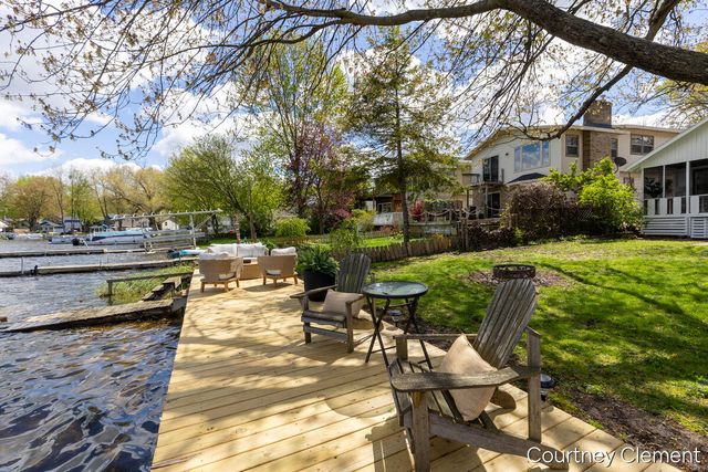 747 Kornoelje Drive, Comstock Park, MI 49321