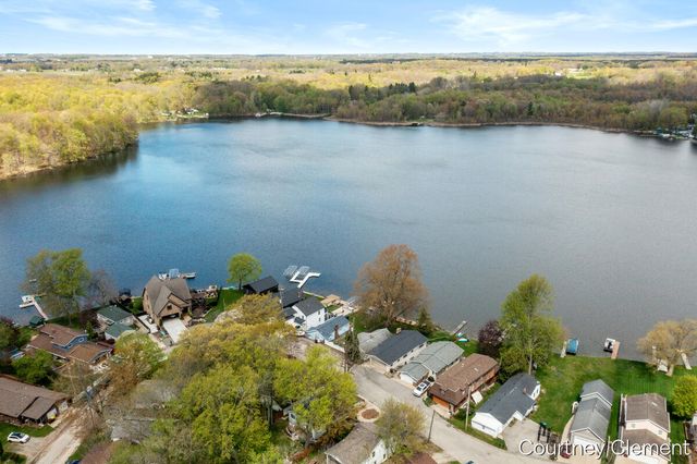 747 Kornoelje Drive, Comstock Park, MI 49321