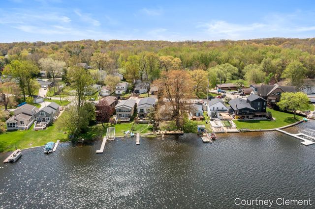 747 Kornoelje Drive, Comstock Park, MI 49321