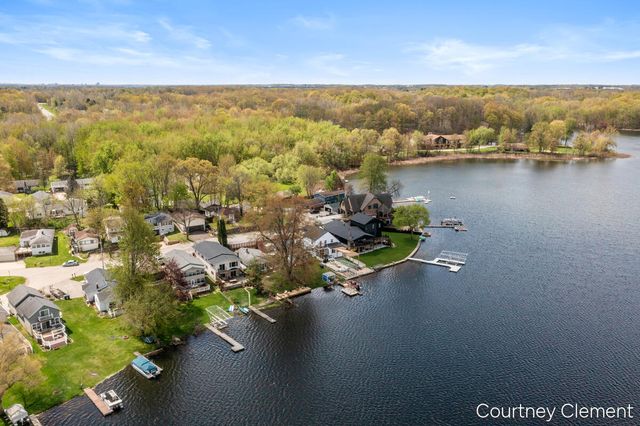 747 Kornoelje Drive, Comstock Park, MI 49321
