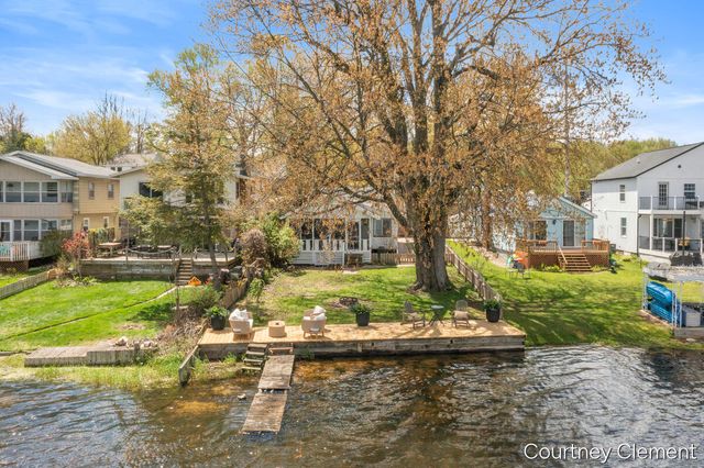 747 Kornoelje Drive, Comstock Park, MI 49321
