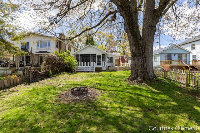 747 Kornoelje Drive, Comstock Park, MI 49321