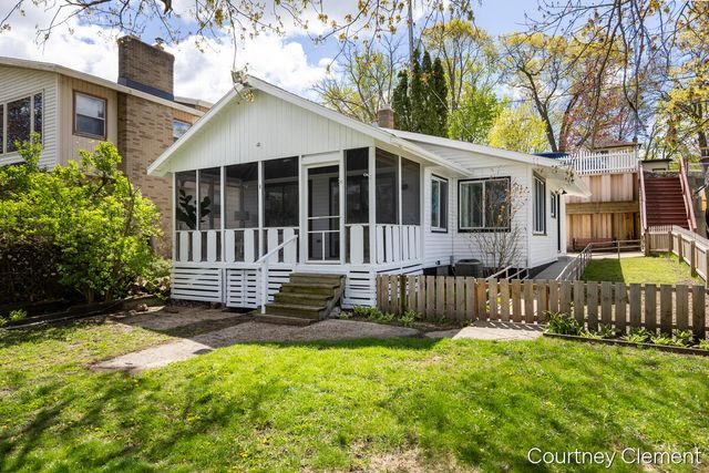 747 Kornoelje Drive, Comstock Park, MI 49321