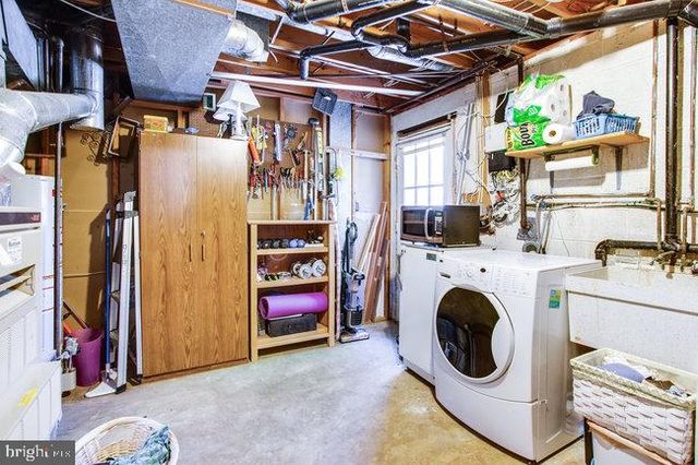 903 CAROLE CT SE, Vienna, VA 22180