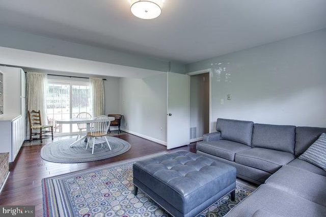 903 CAROLE CT SE, Vienna, VA 22180