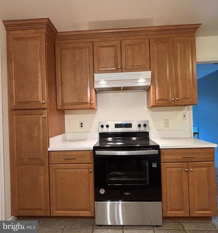 903 CAROLE CT SE, Vienna, VA 22180