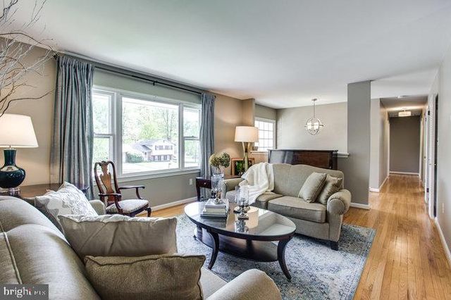 903 CAROLE CT SE, Vienna, VA 22180