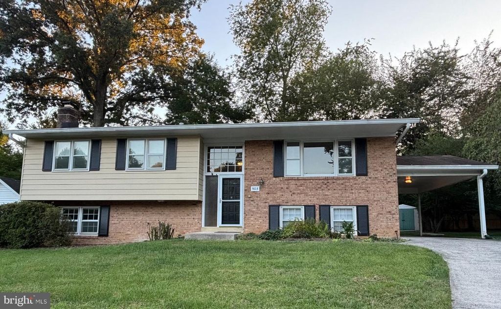 903 CAROLE CT SE, Vienna, VA 22180