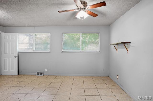 10236 Tanner Drive, St Louis, MO 63136