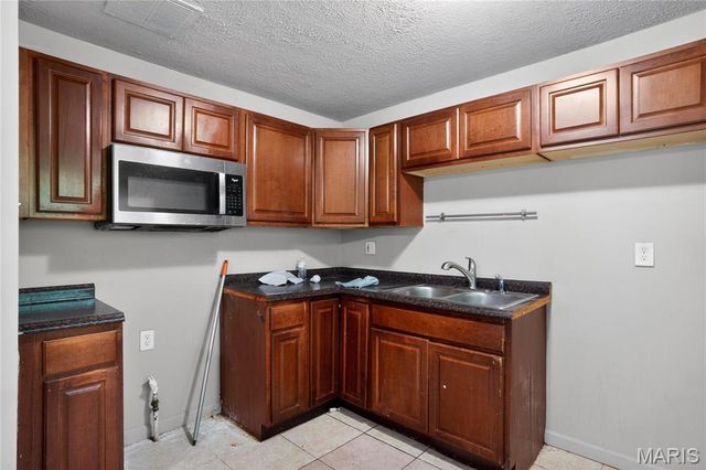 10236 Tanner Drive, St Louis, MO 63136