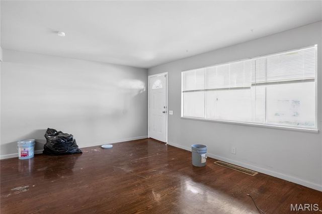 10236 Tanner Drive, St Louis, MO 63136
