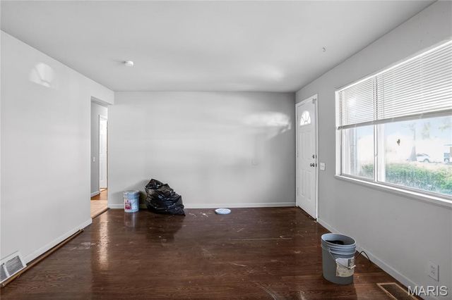 10236 Tanner Drive, St Louis, MO 63136