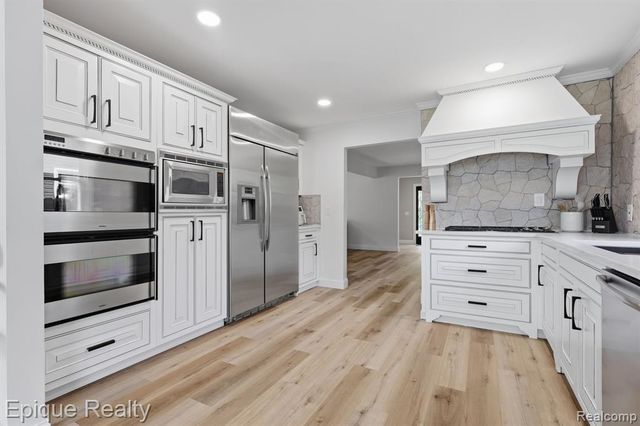 72 N North Shore Drive, Lake Orion, MI 48362