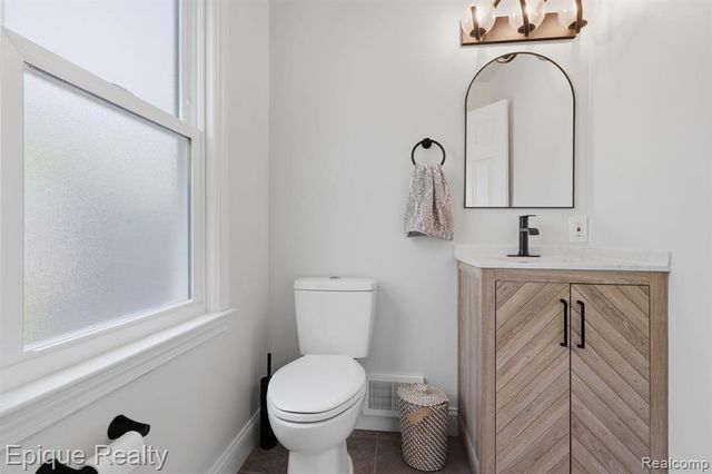 72 N North Shore Drive, Lake Orion, MI 48362