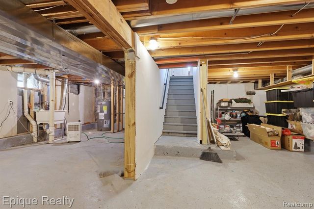 72 N North Shore Drive, Lake Orion, MI 48362