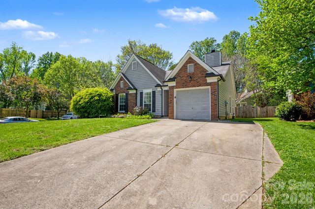 9214 Rotherham Lane, Charlotte, NC 28216