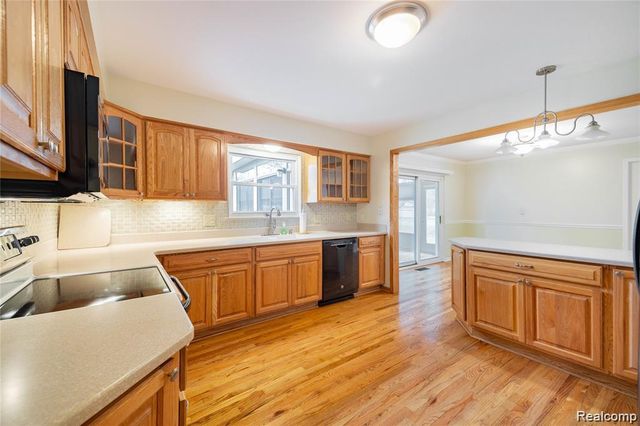 8258 Concord Road, Grosse Ile Township, MI 48138