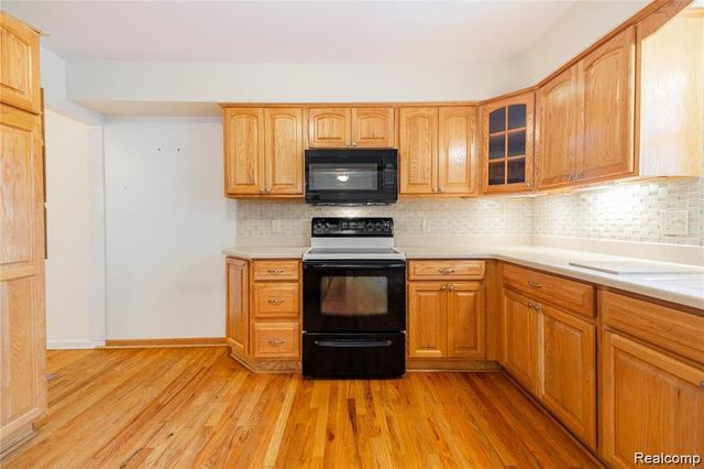 8258 Concord Road, Grosse Ile Township, MI 48138