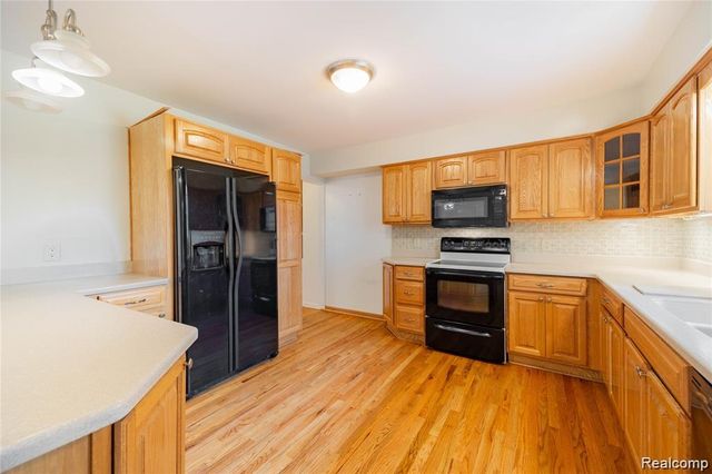 8258 Concord Road, Grosse Ile Township, MI 48138