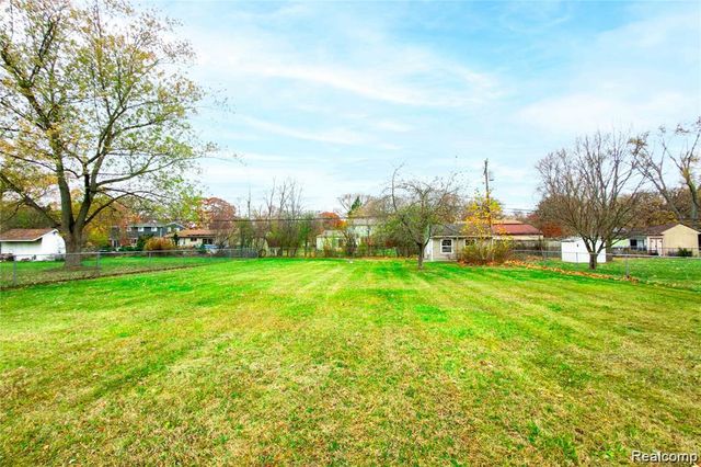 8258 Concord Road, Grosse Ile Township, MI 48138