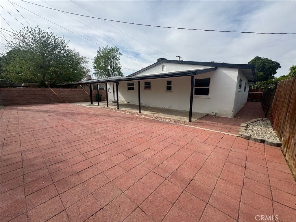 Image 10 of property listing at 318 W Avenue J10, Lancaster, CA 93534