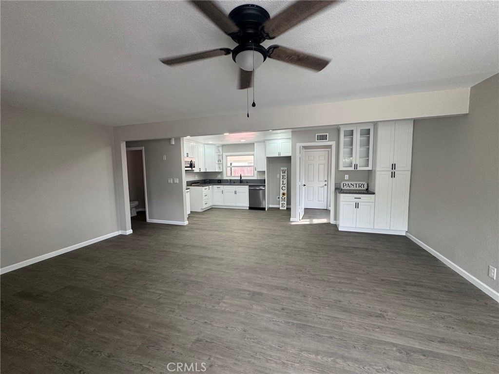 Image 6 of property listing at 318 W Avenue J10, Lancaster, CA 93534