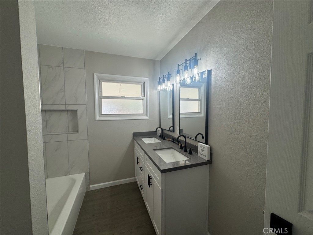 Image 7 of property listing at 318 W Avenue J10, Lancaster, CA 93534