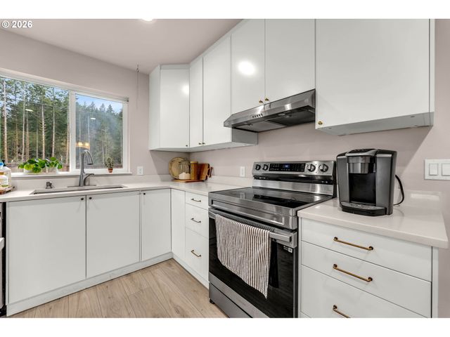 211 W OAK St, Yacolt, WA 98675