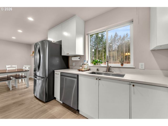 211 W OAK St, Yacolt, WA 98675